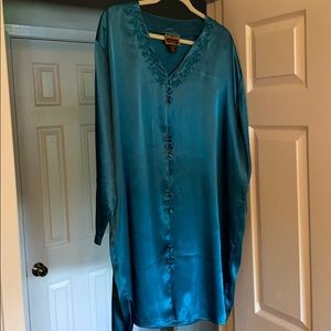Solange Sleep Shirt.  Size 18-20.   0003